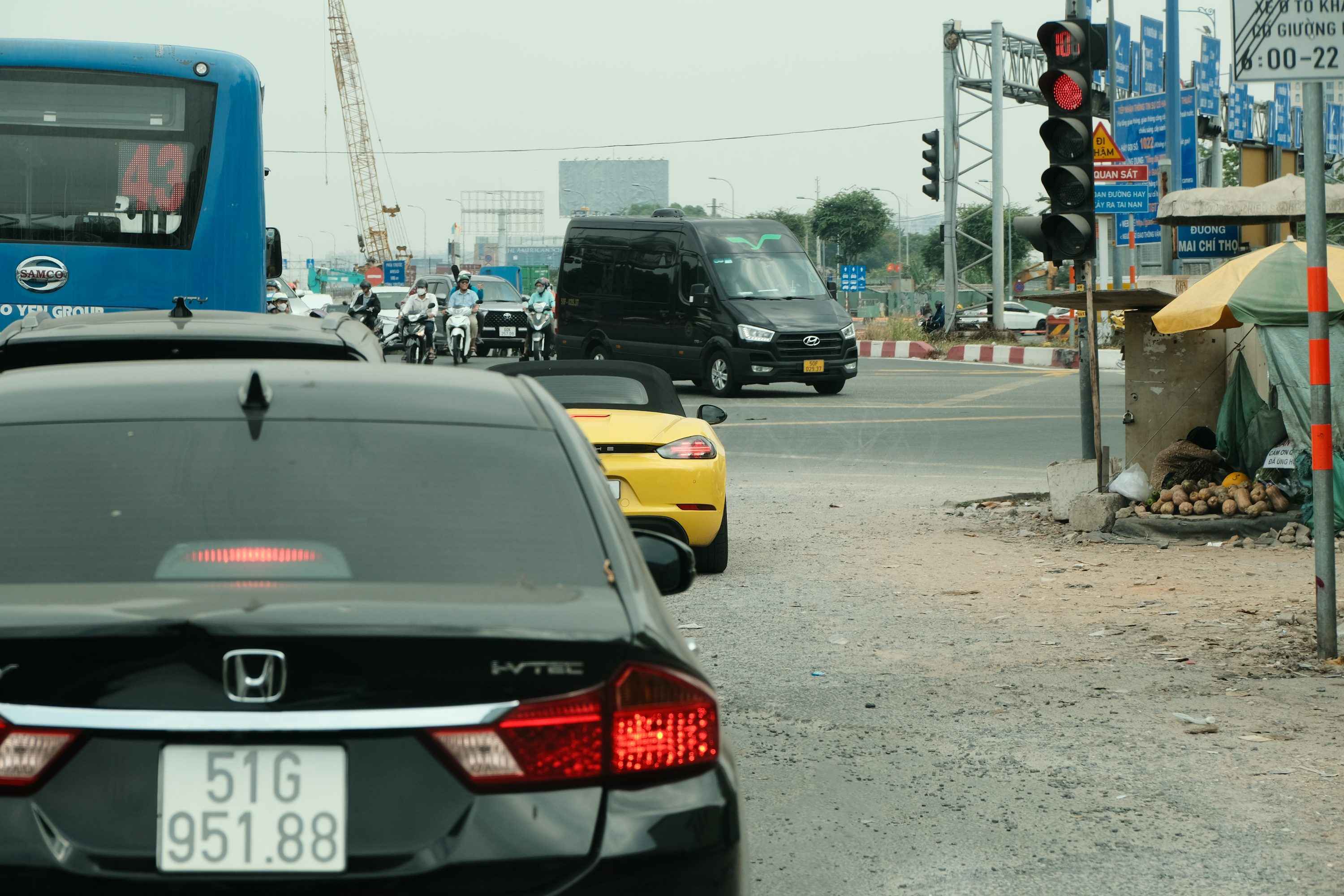 Dubai street traffic at night